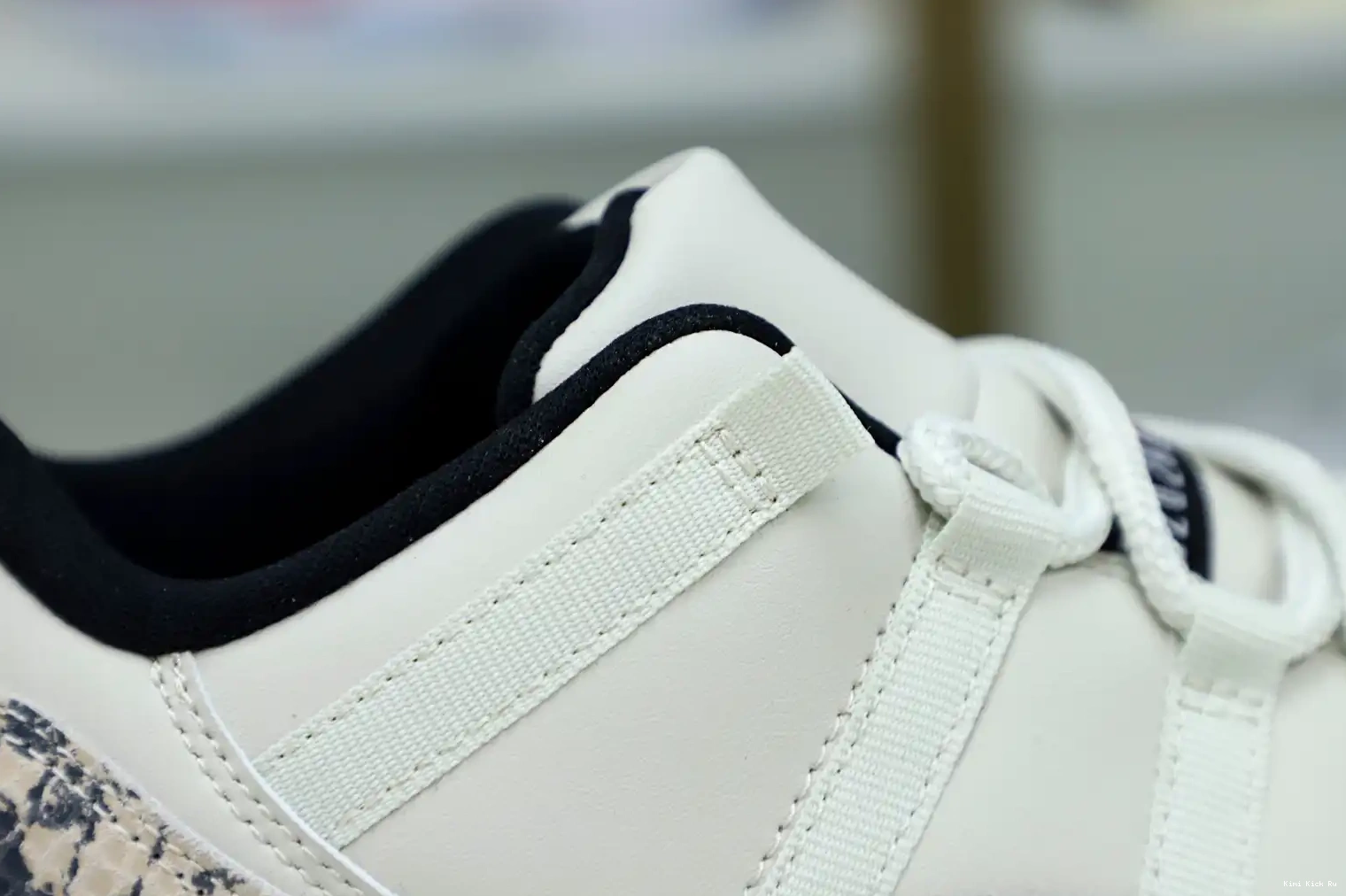 LOW Kimikick JORDAN AIR 11 SNAKESKIN LIGHT BONE 0610